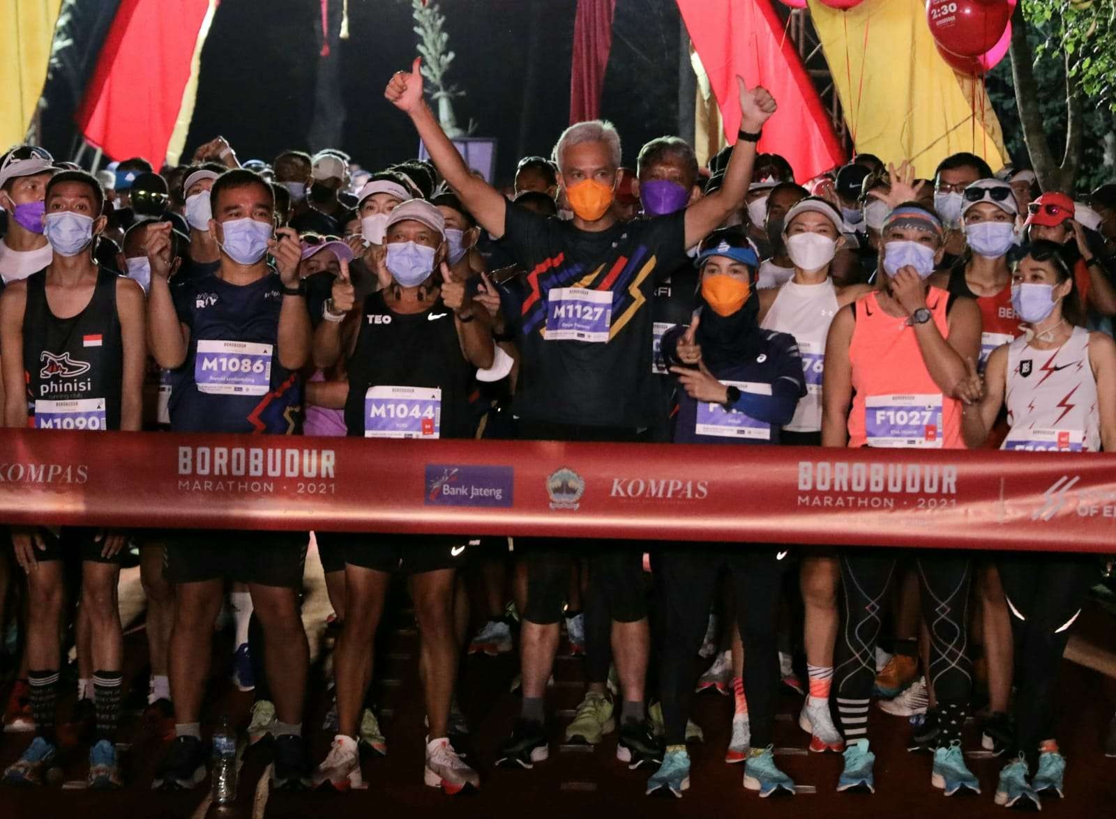 Gubernur Jawa Tengah menjadi finish pertama pada Borobudur Marathon kategori Tilik Candi. (Foto: Dok Jateng)