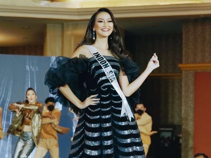 Puteri Indonesia 2020, RR Ayu Maulida berpartispasi pada ajang Miss Universe 2020 sampai babak Top 21. (Foto: YPI)