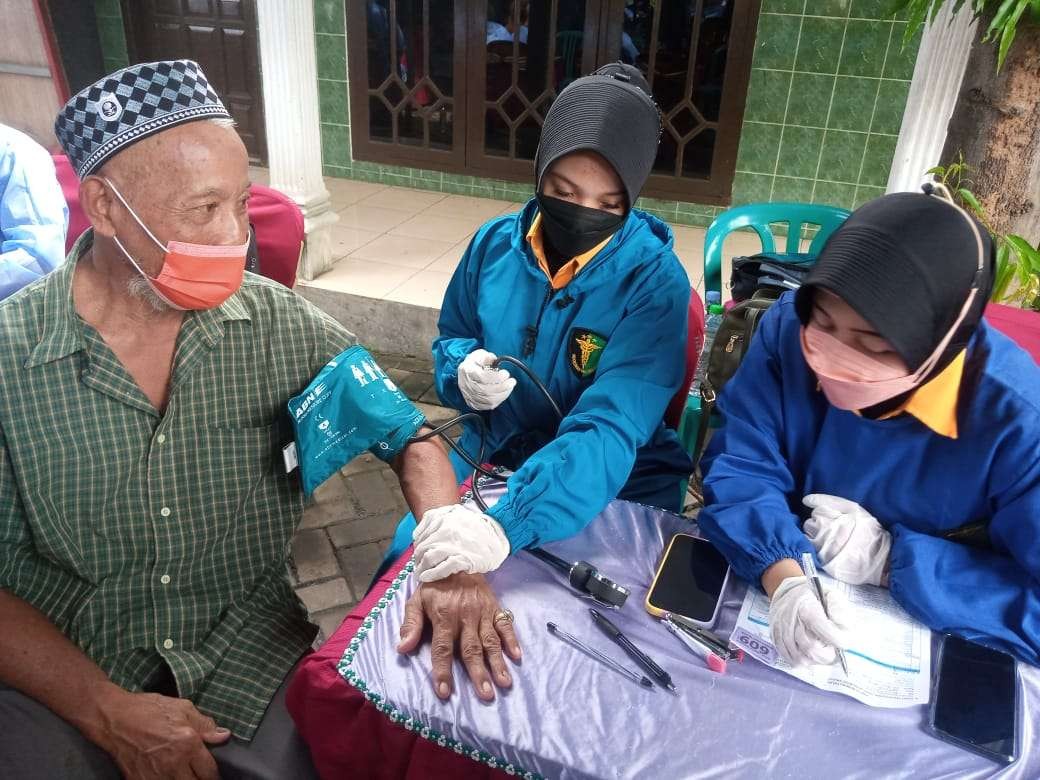 Vaksinasi lansia yang diadakan di Balai desa Sidorejo, Krian,Sidoarjo. (Foto: Istimewa)