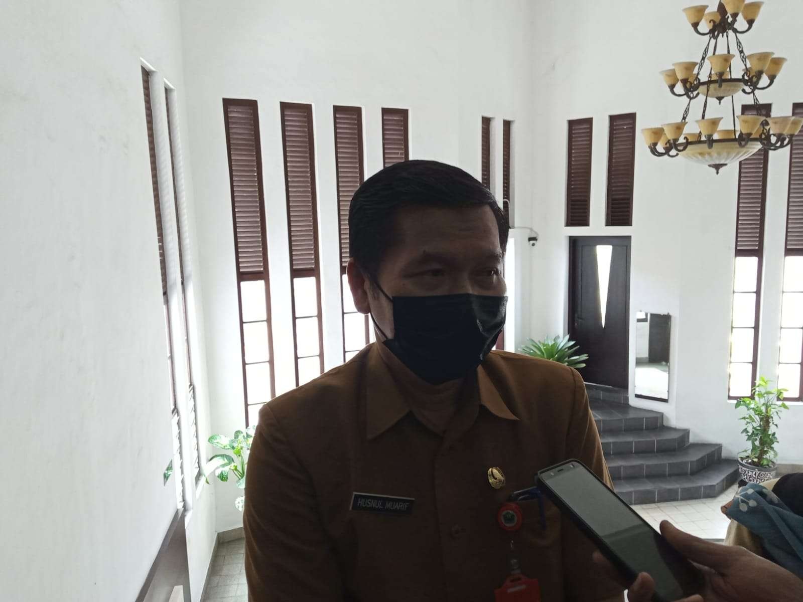 Kepala Dinas Kesehatan Kota Malang, dr Husnul Mu'arif saat ditemui di Balaikota Malang (Foto: Lalu Theo/ngopibareng.id)