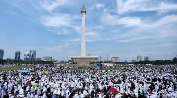 Aksi umat Islam pada 2 Desembser Desember 2016 di Monas Jakarta. (Foto: istimewa)