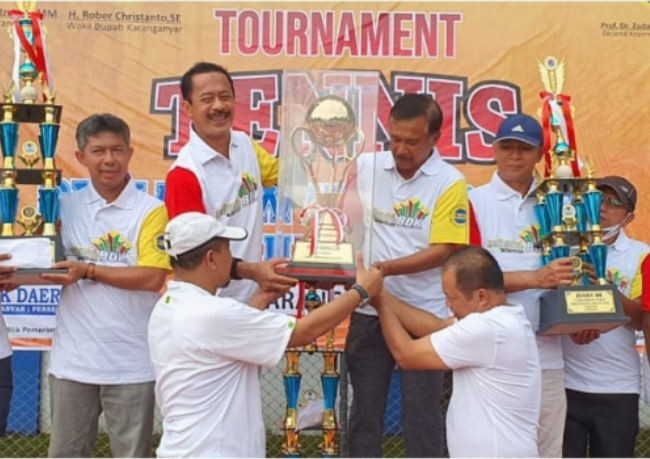 Tim atlet tenis lapangan Jatim berhasil merebut juara di Turnamen Seman Widjojo Cup XVIII Tahun 2021, di Kabupaten Karanganyar, Jawa Tengah. (Foto: Kominfo Jatim)