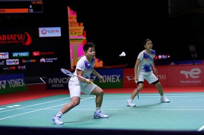 Pasangan Greysia Polii/Apriyani Rahayu lolos semifinal setelah tundukkan pasangan Malaysia. (Foto: PBSI)