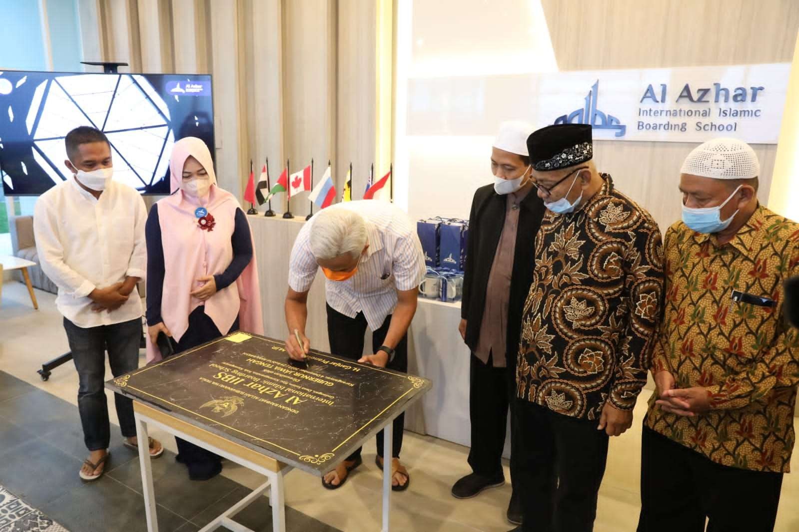 Gubernur Jawa Tengah, Ganjar Pranowo meresmikan sekolah bertaraf internasional, Al-Azhar International Islamic Boarding School di Tawangmangu. (Foto: Istimewa)