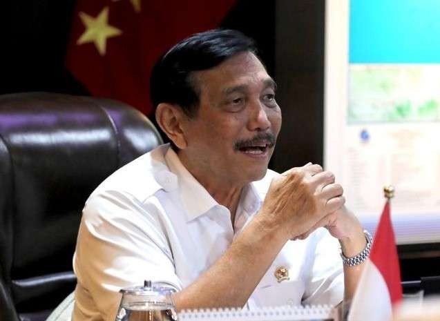 Menko Marves Luhut Binsar Pandjaitan mengumumkan pembatalan penerapan PPKM Level 3 pada libur Nataru. (Foto: Ant)