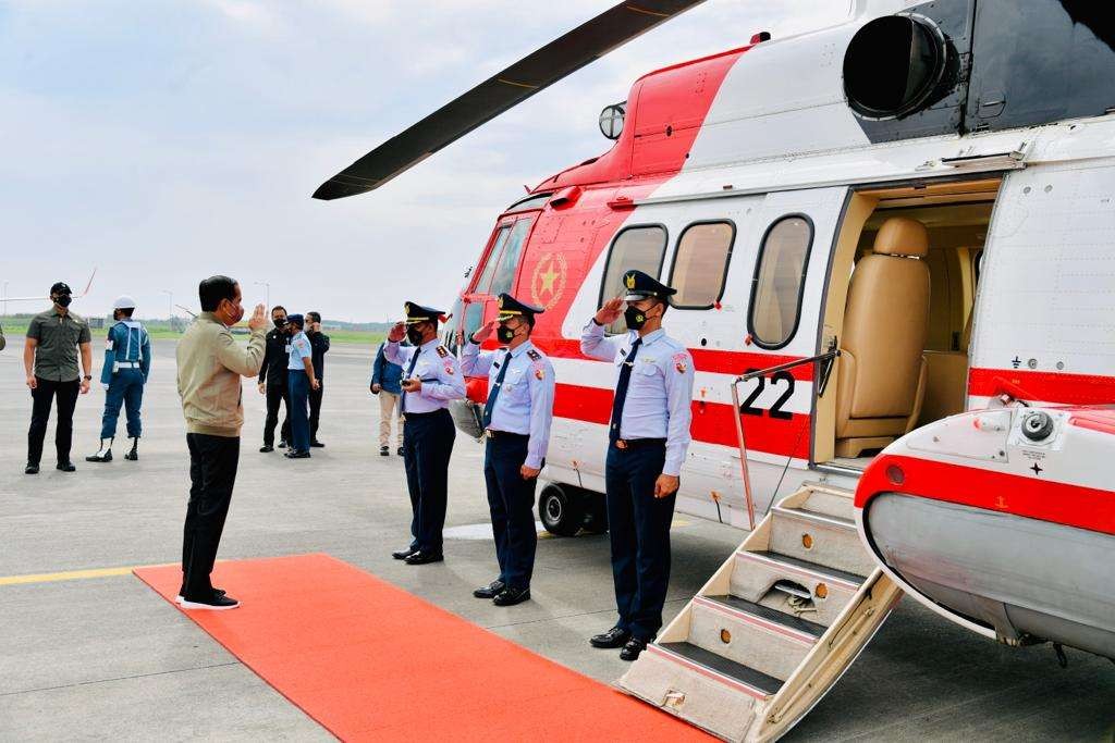 Presiden langsung menuju daerah terdampak erupsi Semeru menggunakan helikopter Puma (Foto: Setpres)