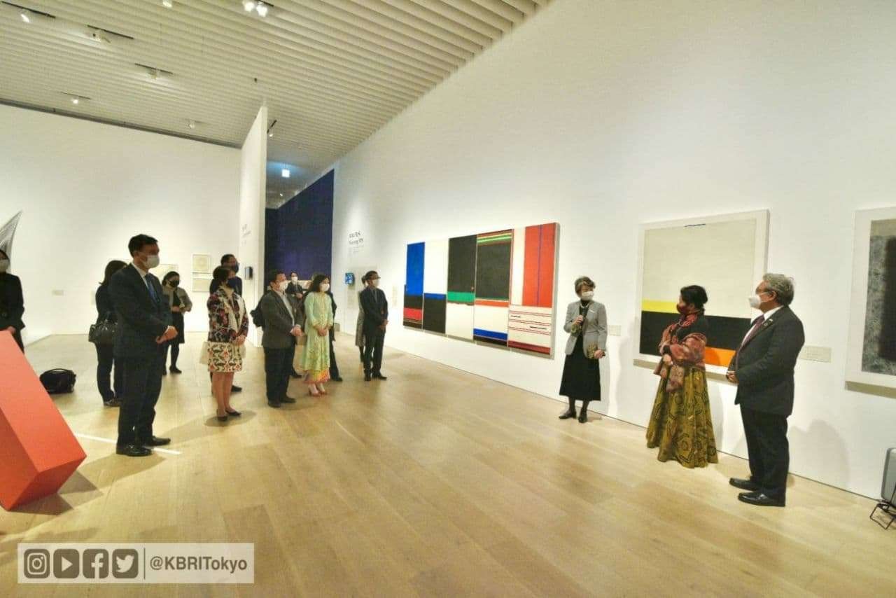 KBRI Tokyo bekerjasama dengan Mori Art Museum (MAM) Jepang menyelenggarakan resepsi untuk mengapresiasi karya pelukis Indonesia Nunung WS. (Foto: KBRI Tokyo)