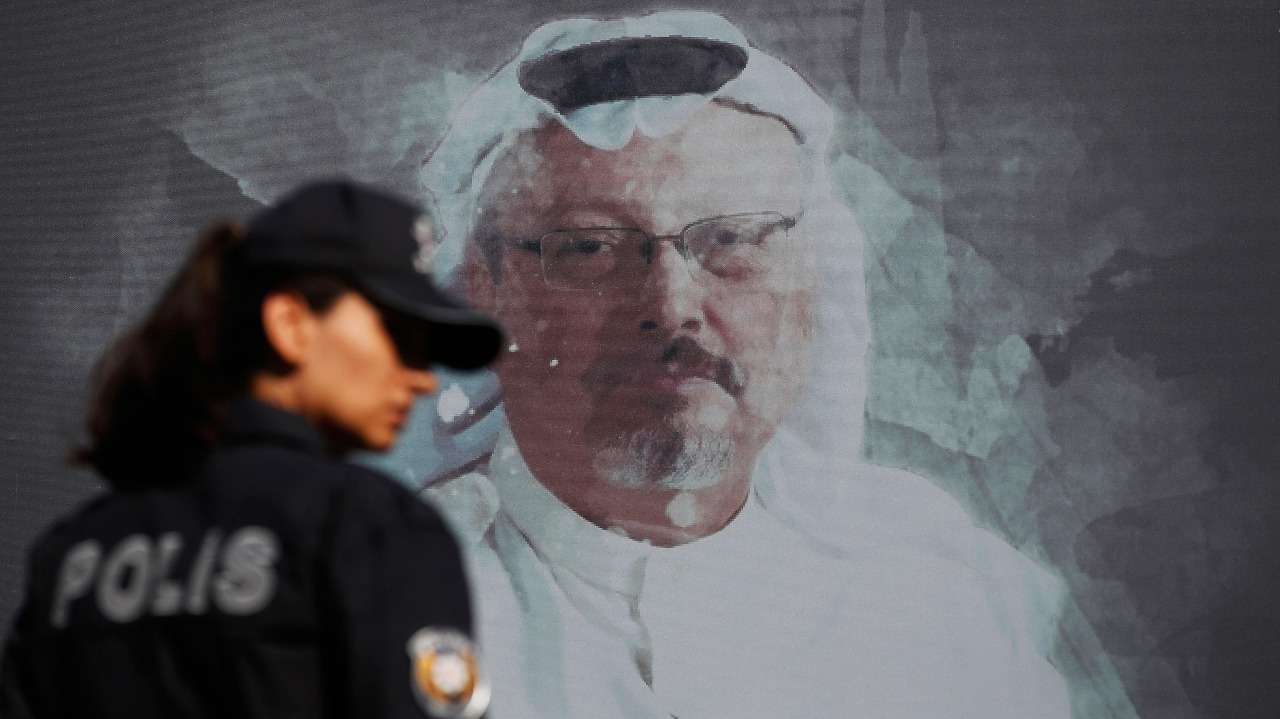 Jurnalis Saudi, Jamal Khashoggi, yang terbunuh pada 2018 jadi inspirasi seniman untuk melukisnya. (Foto: France24)