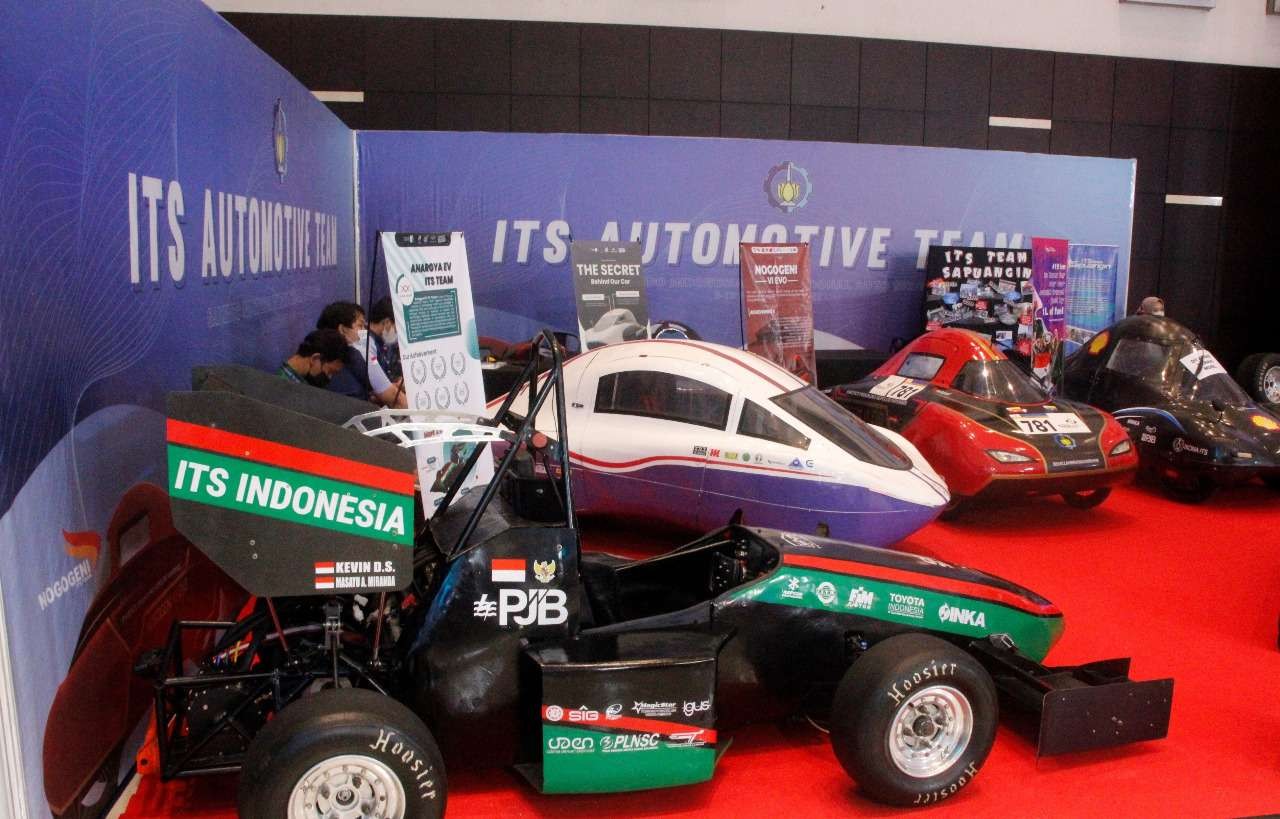 Empat mobil inovasi mahasiswa ITS yang hadir di GIIAS Surabaya. (Foto: istimewa)