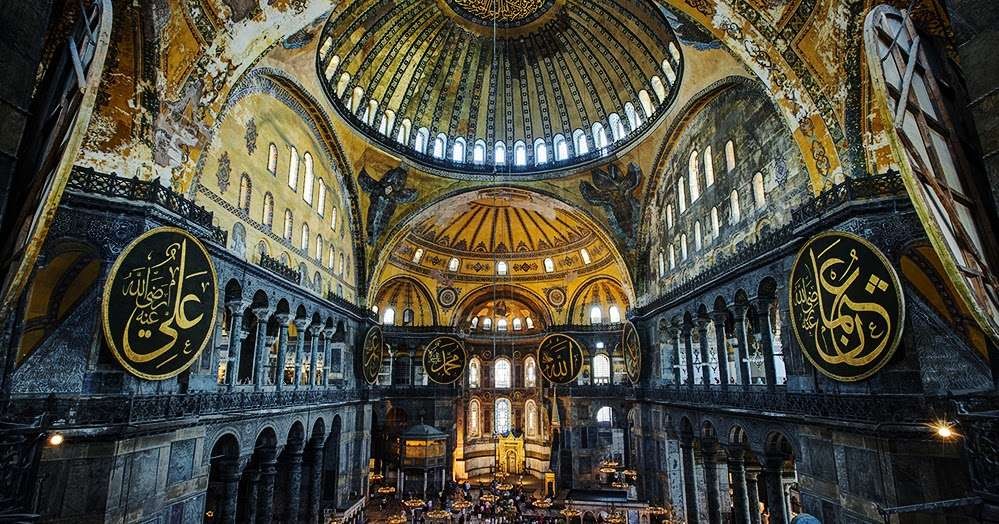 Ornamen dalam Masjid  Hagia Sophia di Istanbul Turki. (Foto: travellers)