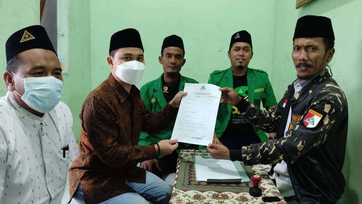 Wabup Mojokerto mendaftarkan diri sebagai Ketua GP Ansor Kabupaten Mojokerto.(Foto: Deni Lukmantara/Ngopibareng.id)