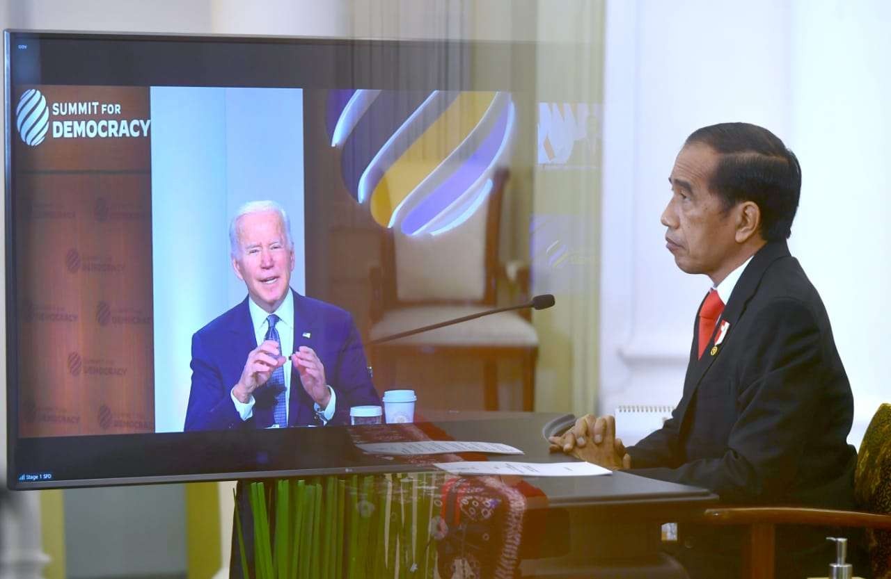 Presiden Joko Widodo hadiri Summit for Democracy secara virtual dari Istana Bogor, Kamis 9 Desember 2021. (Foto : Biro Pers Setpres)