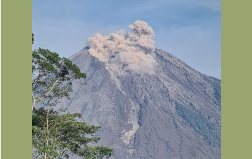 Erupsi Gunung Semeru pada Sabtu, 4 Desember 2021, menghancurkan lahan seluas 2.417,2 hektare di wilayah Kabupaten Lumajang, menurut data satelit. (Foto: Dok GMR Semeru)