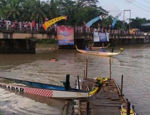 Lomba perahu naga di Sungai Tipar, Cilacap, Jawa Tengah. (Foto: Istimewa)