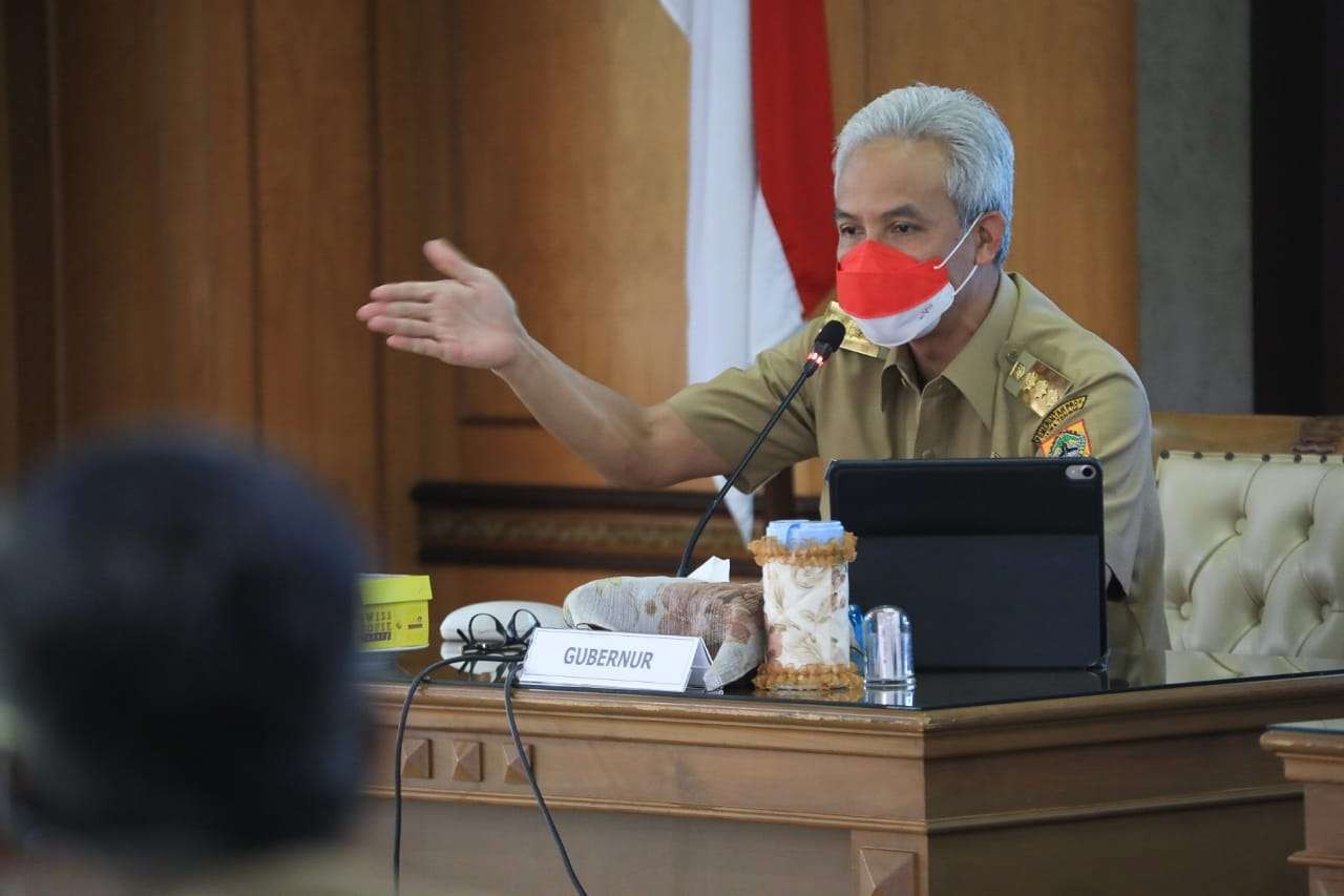 Gubernur Ganjar Pranowo meminta daerah yang capaian vaksinasinya masih rendah untuk menyusun strategi percepatan. (Foto: dok. Humas Pemprov Jateng)