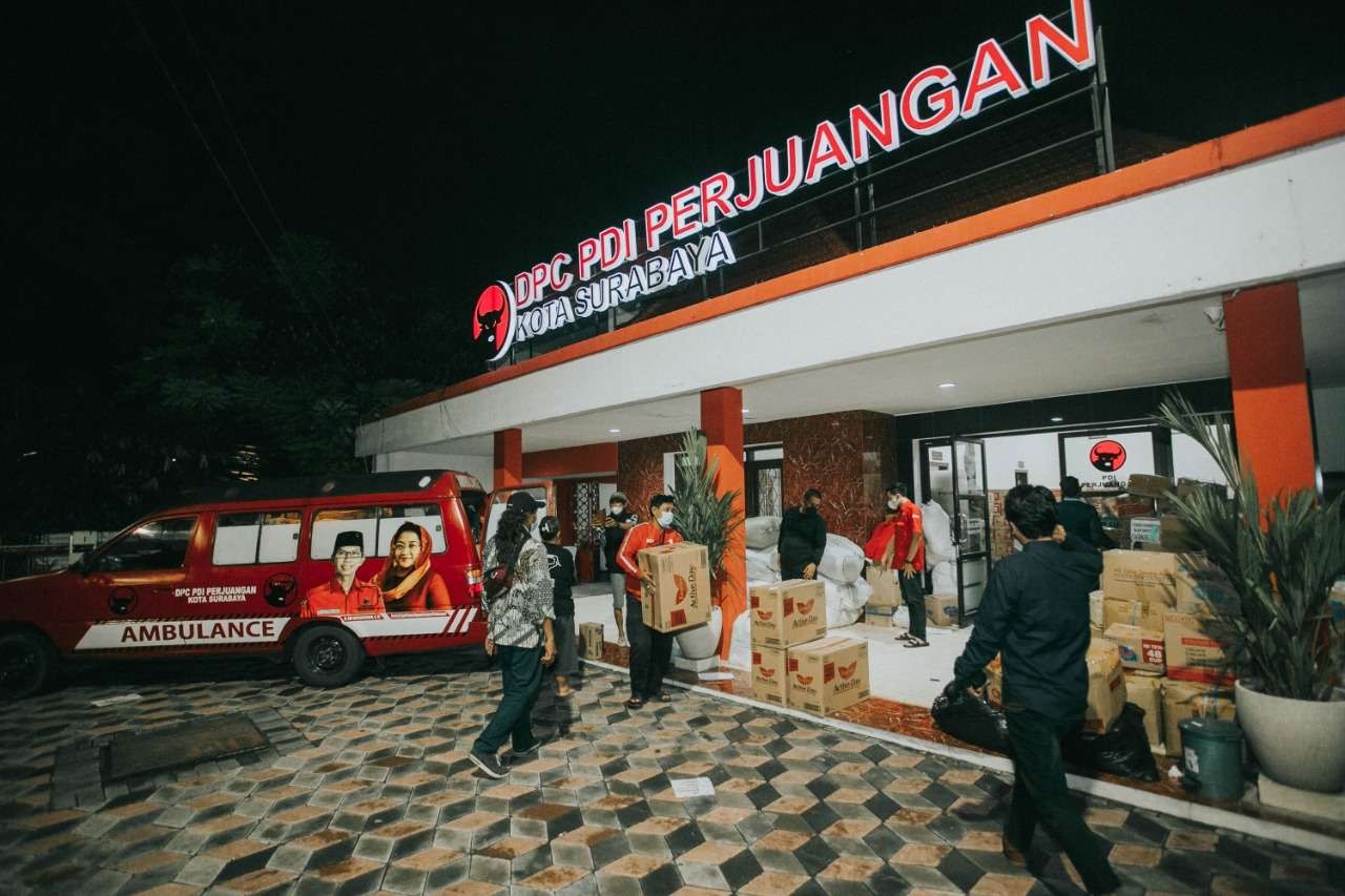 Bantuan kloter 3 yang dikirimkan PDI Perjuangan Kota Surabaya untuk Semeru. (Foto: PDIP Surabaya)