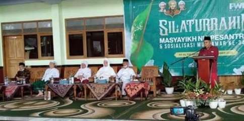 Silaturahmi pengasuh pesantren dan Ketua PCNU serta Rois Syuriah PCNU se Jawa Timur dan PWNU Jawa Timur serta sosialisasi Muktamar NU yang digelar di Pondok Pesantren Ploso, Kediri, Selasa 14 Desember 2021.
