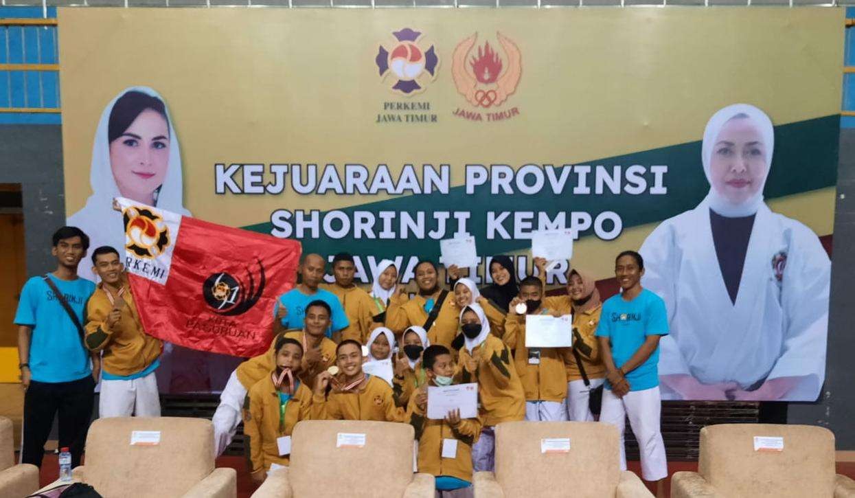 Tim Shorinji Kempo Kota Pasuruan saat berlaga di Kejurprov (istimewa)