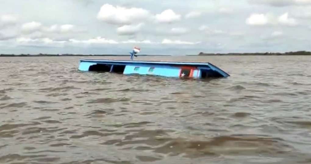 Kapal kayu yang ditumpangi Bupati Kukar tenggelam, 2 orang dinyatakan hilang.(Foto: Ant)