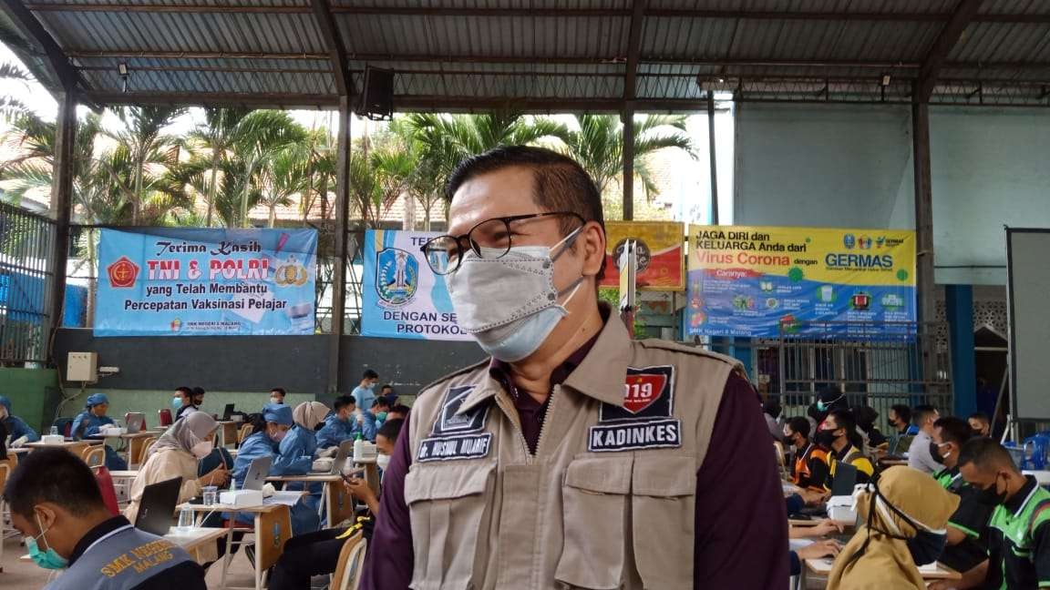 Kepala Dinas Kesehatan Kota Malang, dr Husnul Mu'arif saat berada di acara vaksinasi pelajar (Foto: Lalu Theo/ngopibareng.id)