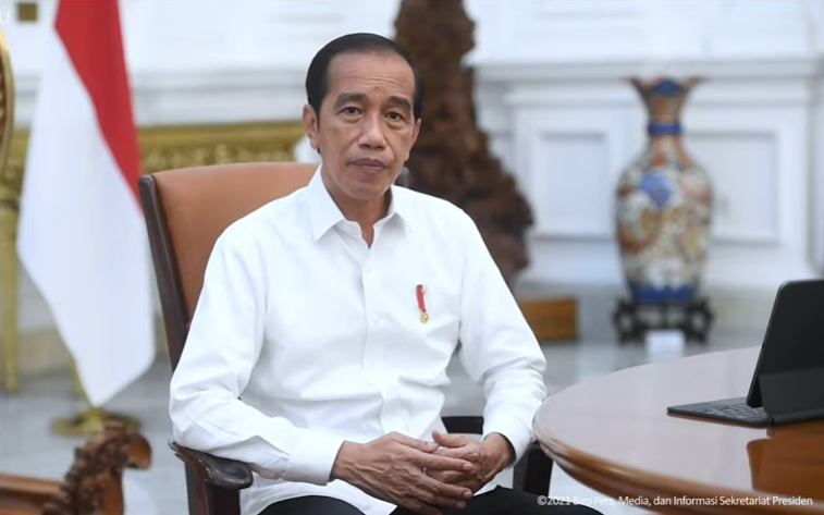 Presiden Jokowi mengimbau pejabat dan masyarakat tahan diri tidak bepergian ke luar negeri dahulu, cegah sebaran omicron. (Foto: YouTube Setpres)
