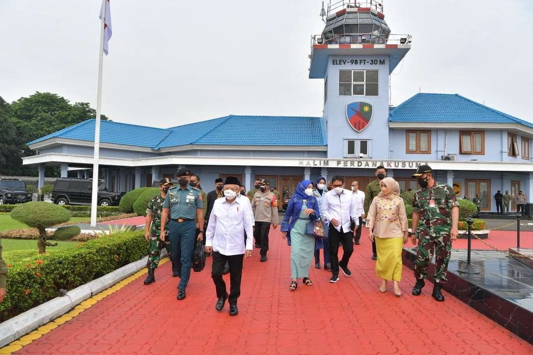 Wapres meninggalkan Pangkalan TNI Halim Perdana Kusuma Jakarta Timur  (Foto: Setwapres)
