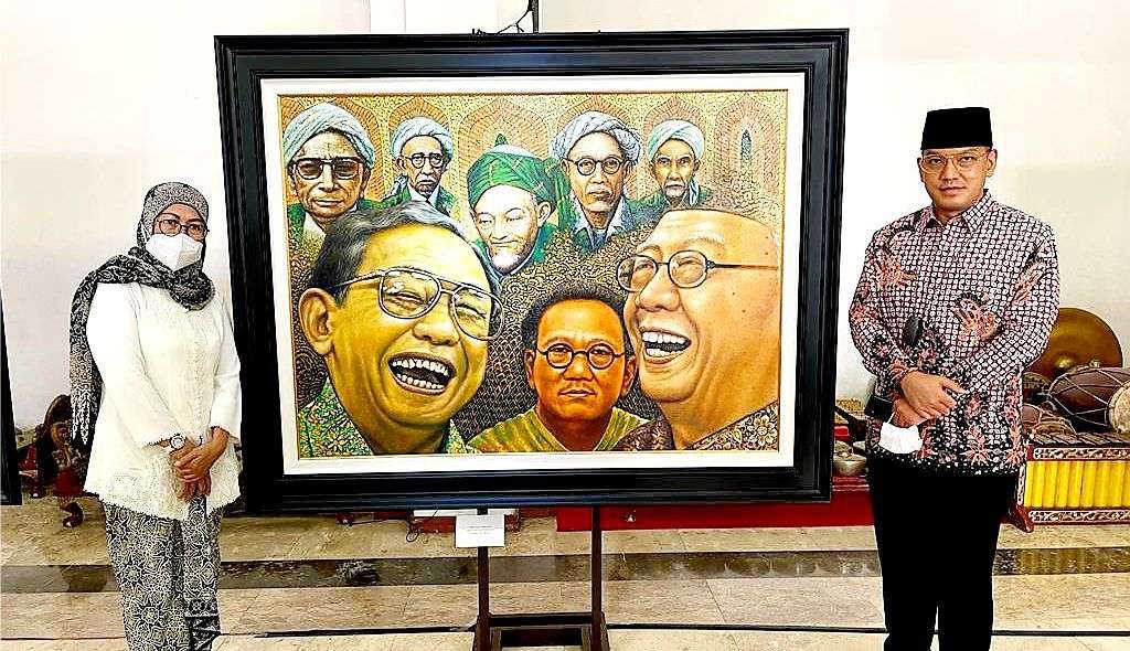 Iqbal Billy Wahid bersama Nabila Dewi Gayatri, pelukis tokoh-tokoh Nahdlatul Ulama. (Foto:Istimewa)