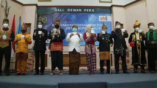 Sepuluh Bupati/Wali Kota ditetapkan sebagai penerima penghargaan Anugerah Kebudayaan PWI pada Hari Pers Nasional 2022. (Foto: Malik/AK-PWI)
