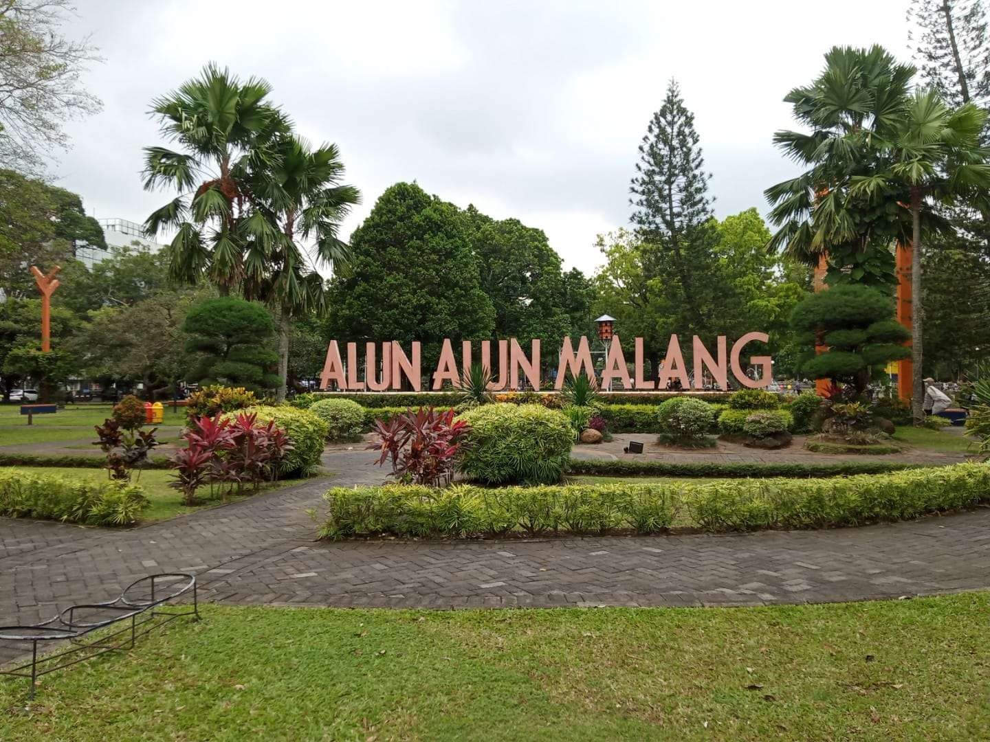 Suasana di Alun-Alun Kota Malang (Foto: Lalu Theo/ngopibareng.id)