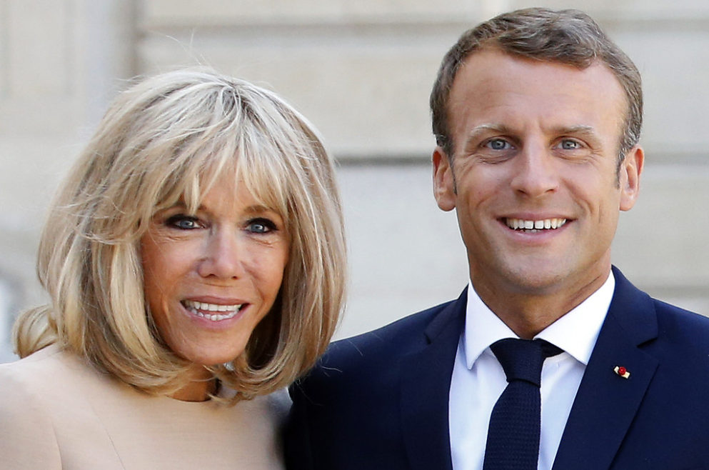 Presiden Prancis Emmanuel Macron bersama istrinya, Brigitte Macron. (Foto: rt.com)