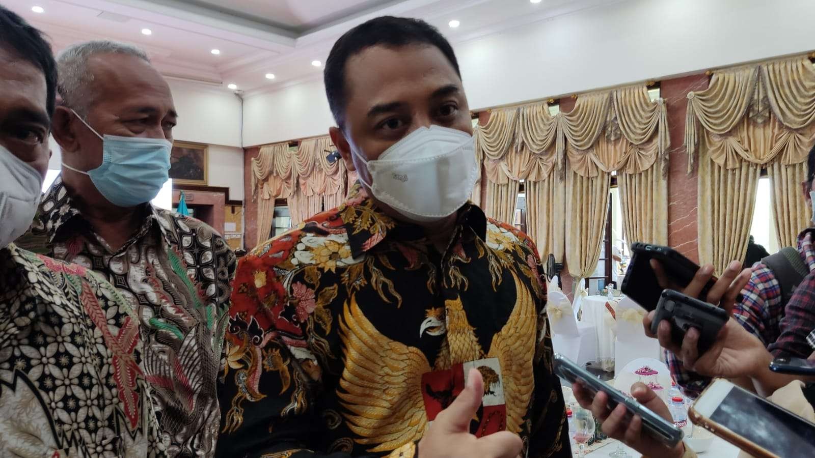Walikota Surabaya, Eri Cahyadi saat ditemui di Balai Kota, Surabaya, Rabu 22 Desember 2021. (Foto: Fariz Yarbo/Ngopibareng.id)