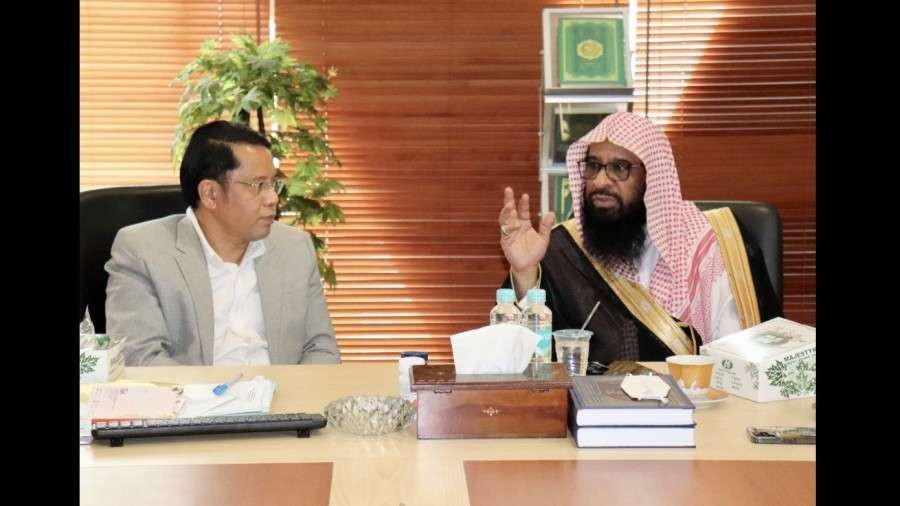 Dirjen Bimas Islam Kemenag Kamaruddin Amin  saat menerima kunjungan Kepala Atase Agama Kedubes Arab Saudi Syekh Ahmed bin Essa Al-Hazmi di Kantor Kemenag Jakarta. (Foto: Kemenag)