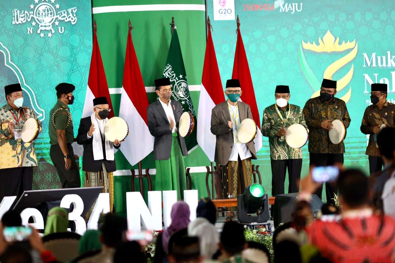Presiden Jokowi dan Wapres Ma'ruf Amin saat Pembukaan Muktamar ke-34 NU di Lampung. (Foto:Ngopinareng.id)