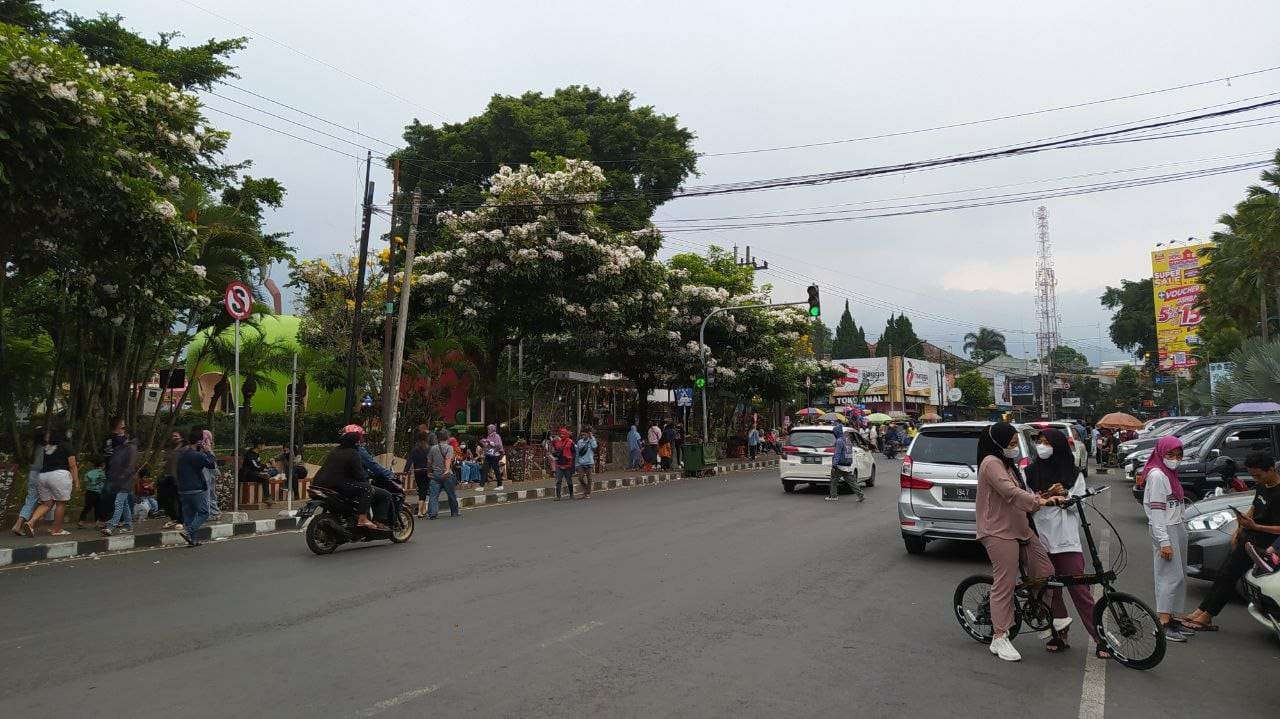Ruas jalan di Alun-Alun Kota Batu (Foto: Lalu Theo/ngopibareng.id)