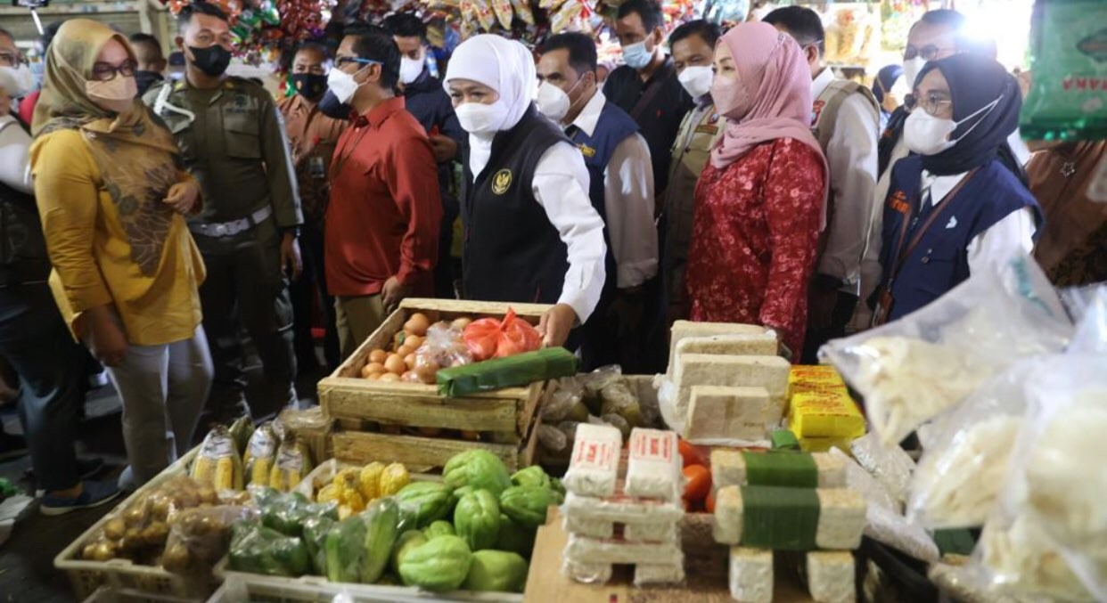 Gubernur Jatim, Khofifah sidak pasar Tambakrejo, Surabaya. (Foto: dok Humas Pemprov Jatim)