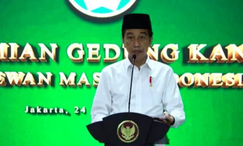 Presiden Jokowi meresmikan gedung Dewan Masjid Indonesia di Jakarta. (Foto: Setpres)