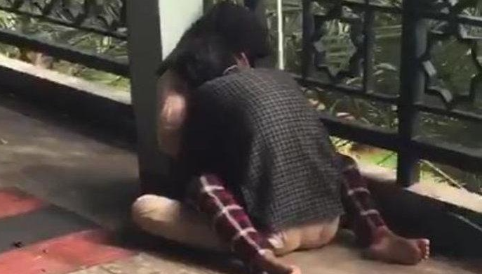 Sejoli yang mesum di Alun-alun Gresik videonya viral 10 detik berstatus pelajar SMP. (Foto: Istimewa)