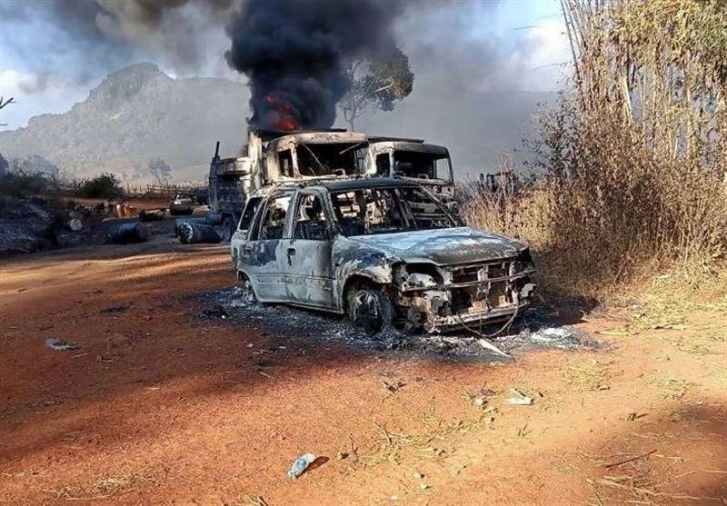 Sisa-sisa kendaraan yang dibakar akibat konflik di Myanmar. (Foto:Al Jazeera)Myanmar
