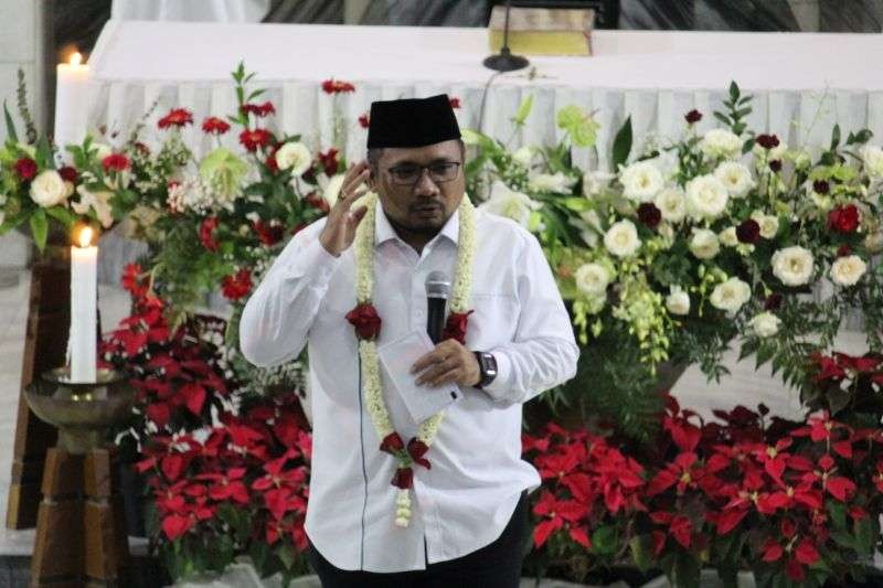 Menteri Agama (Menag) Yaqut Cholil Qoumas beserta jajaran Kemenag menyambangi Gereja Katedral Kristus Raja di Bandar Lampung, pada malam Natal 2021. (Foto-foto: Kemenag)