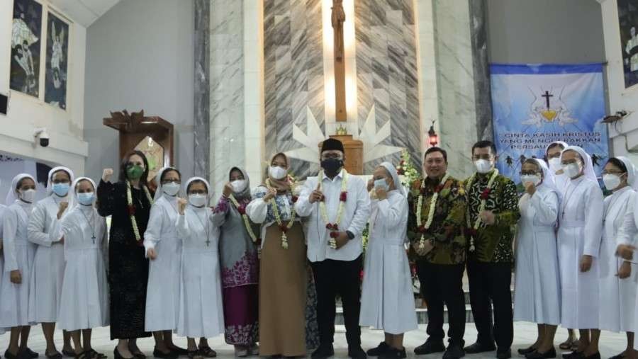 Menag Yaqut Cholil Qoumas menghadiri perayaan Natal 2021 di Gereja Katedral Kristus Raja Bandar Lampung. (Foto: Kemang)