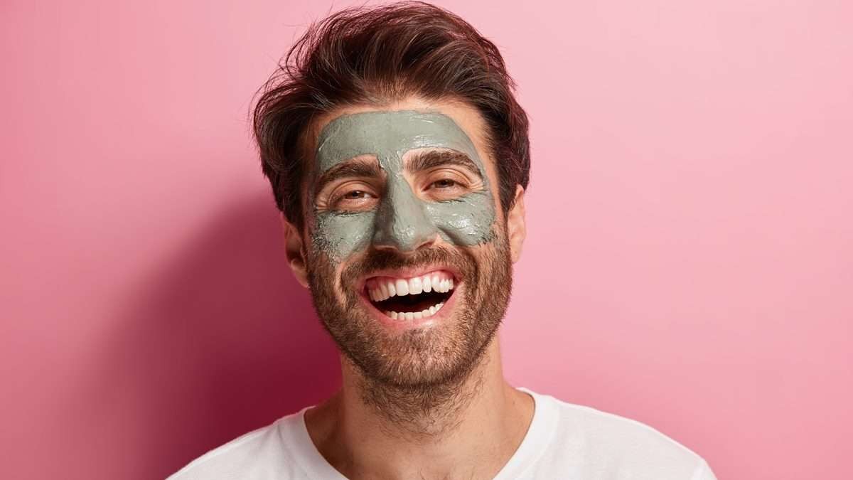 Ilustrasi perawatan bagi pria juga penting, salah satunya penggunaan masker wajah. (Foto: Istimewa)