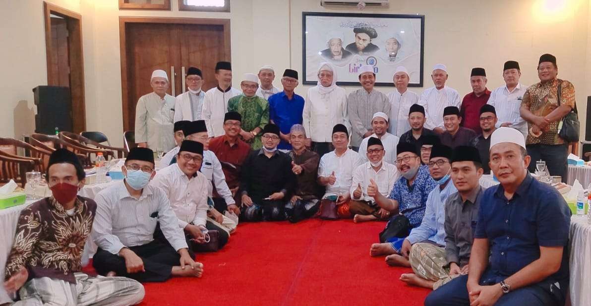 Jajaran pengurus PWNU Jawa Timur usai rapat gabungan syuriah-tanfidziah di Pesantren Lirboyo Kediri, Selasa 28 Desember 2021. (Foto: riadi/ngopibareng.id)