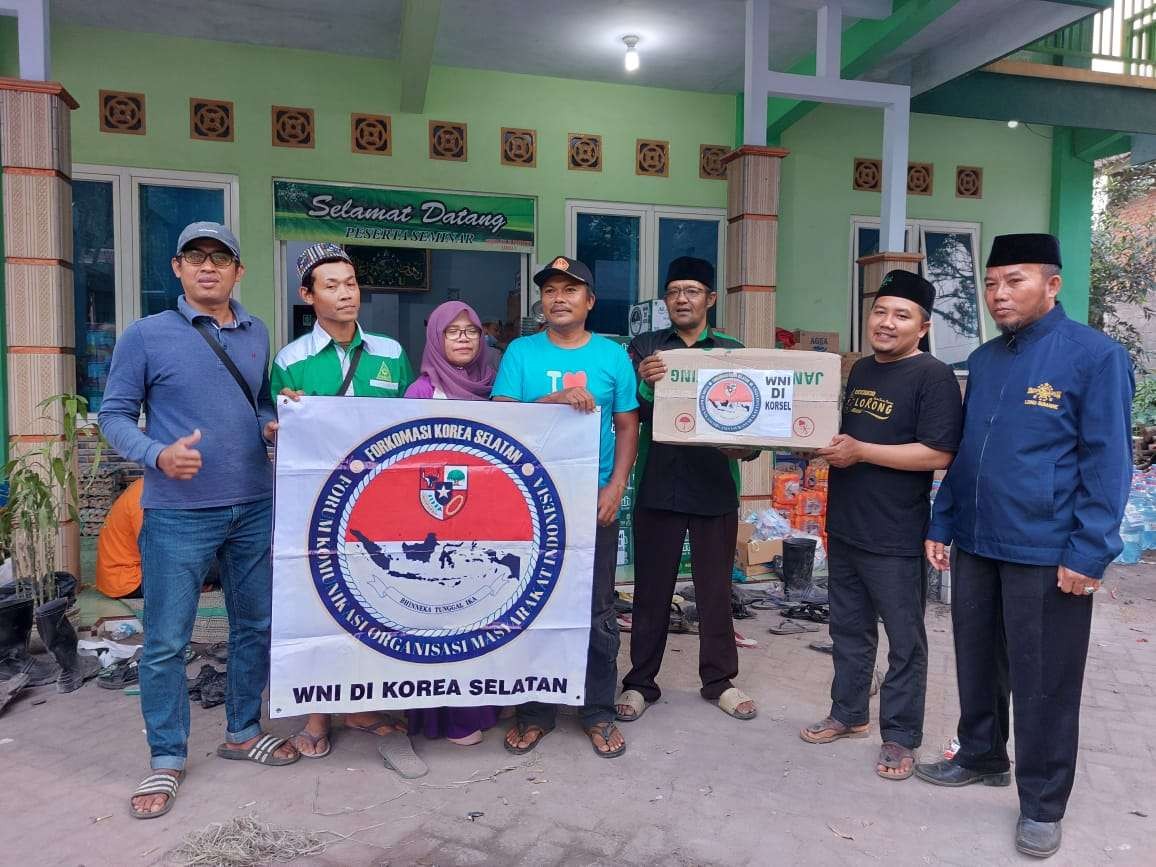 Para Tenaga Kerja Indonesia (TKI) tergabung dalam Forum Komunikasi Organisasi Masyarakat Indonesia (FORKOMASI) Korea Selatan berhasil mengumpulkan bantuan total senilai Rp140 juta. (Foto: Istimewa)