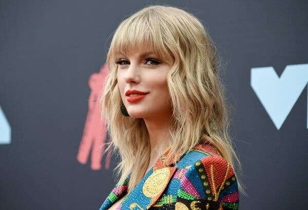 Tylor Swift dituding menjiplak karena lirik lagu hits miliknya, Shake It Off. (Foto: Istimewa)