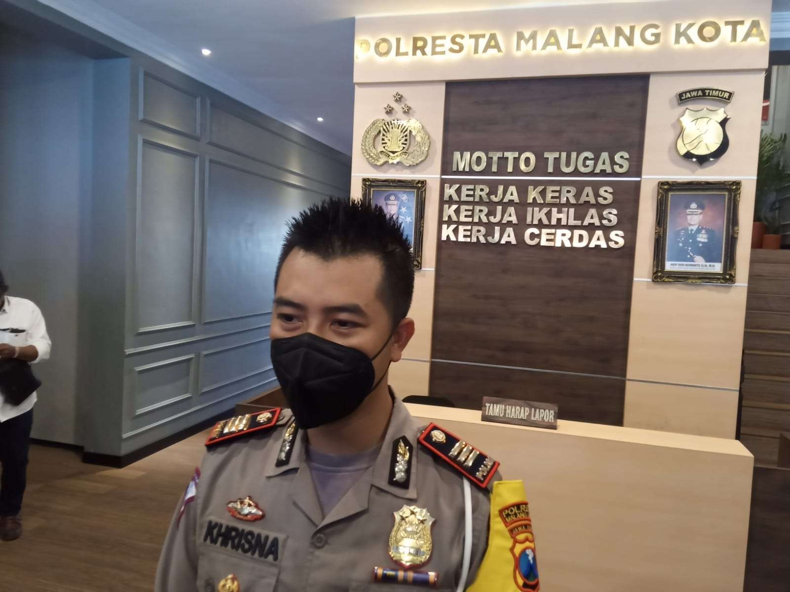 Kasatlantas Polresta Malang Kota, AKP Yoppy Anggi Khrisna saat ditemui di Mako Polresta Malang Kota (Foto: Lalu Theo/ngopibareng.id)