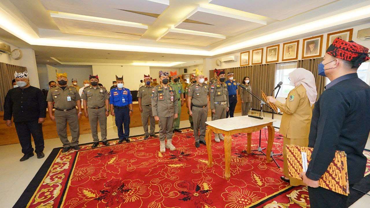 Bupati Banyuwangi melantik sejumlah pejabat di Dinas Pemadam Kebakaran dan Penyelamatan yang baru terbentuk tahun ini (Foto: Istimewa)