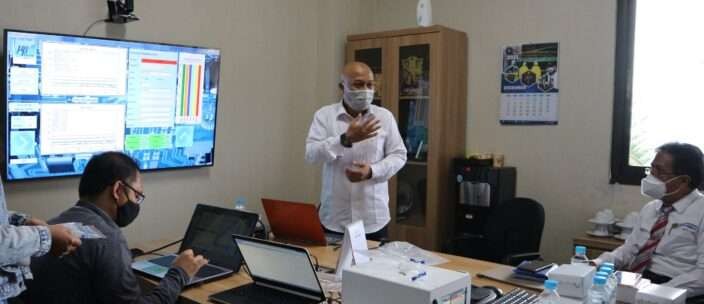 Guru Besar Universitas Brawijaya, Arinto Yudi Ponco Wardoyo saat menjelaskan cara kerja alat UBreath (Foto: istimewa)