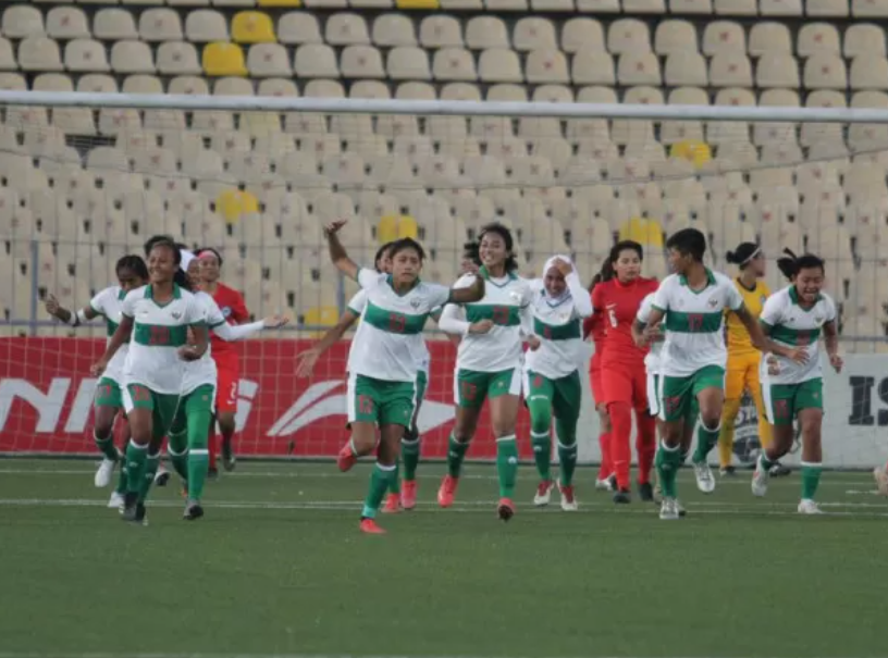 Selebrasi Srikandi Garuda saat mengalahkan Singapura 1-0 dalam babak kualifikasi Piala Asia 2022 di Tajkistan. (Foto: Ant)
