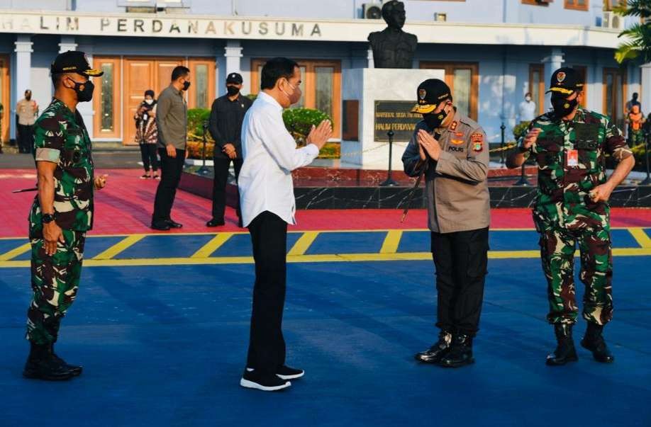 Presiden Joko Widodo saat akan meninggalkan Lanud TNI AU  Halim Perdana Kusuma Jakarta Timur (Foto: Setpres)