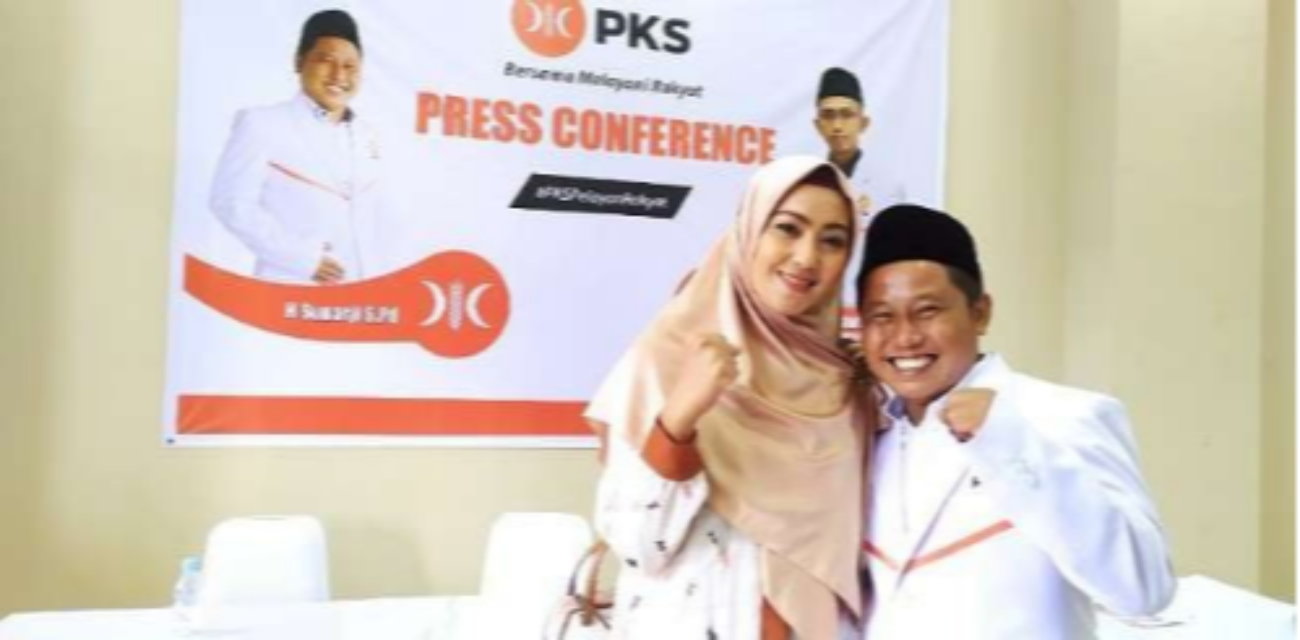 Komedian Narji saat konferensi pers terkait dirinya sebagai kader PKS baru. (Foto: Istimewa)